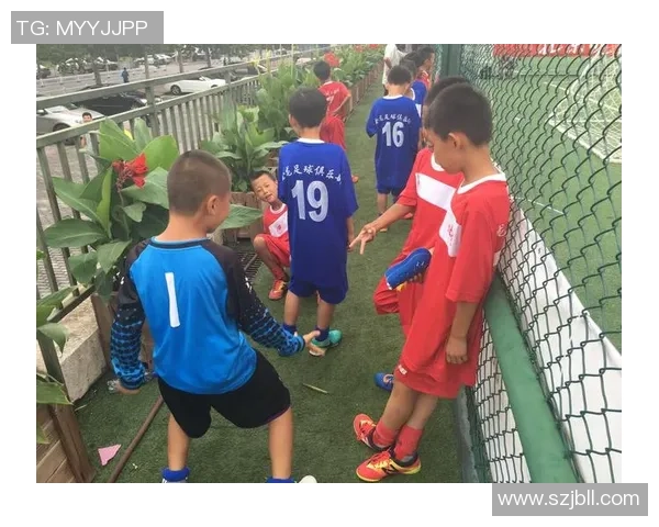 基尔梅斯与全男孩竞技的激烈对决展现足球魅力与战术智慧 基尔梅斯与全男孩竞技的激烈对决展现足球魅力与战术智慧